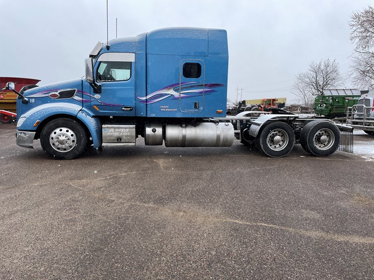 2019-peterbilt-579-image-5