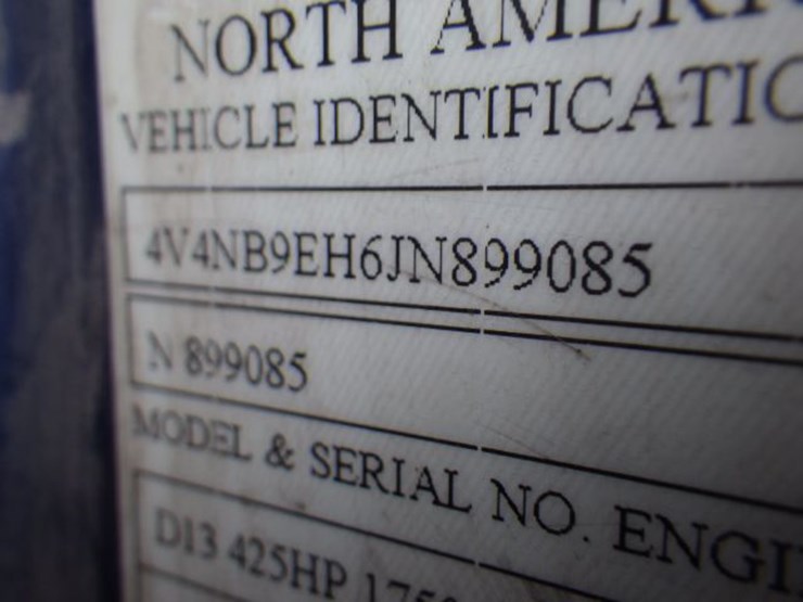 2018-volvo-vnl300-image-21