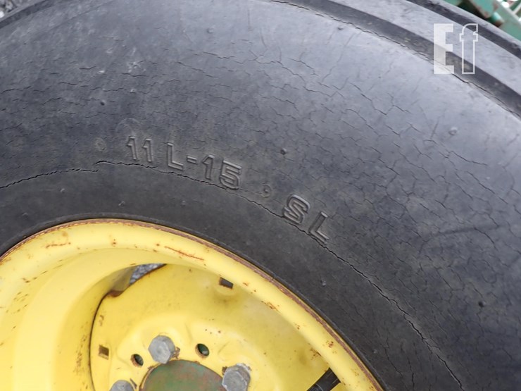 john-deere-235-image-13