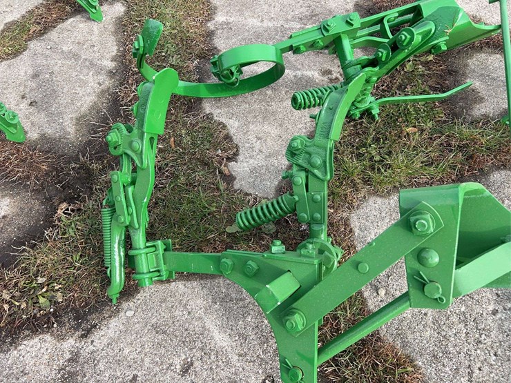 john-deere-one-row-mounted-cultivator-image-12