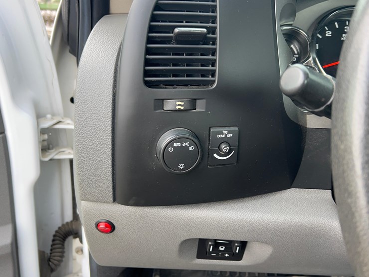 2011-chevrolet-3500hd-image-50