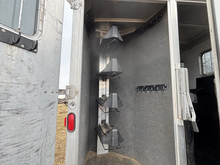 #1075-•-2005-featherlite-(4)-horse-slant-load-trailer-with-living-quarters-(nelson,-wi)-(has-wi-title)-image-24