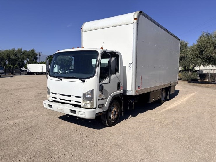 2015-isuzu-nrr-image-1