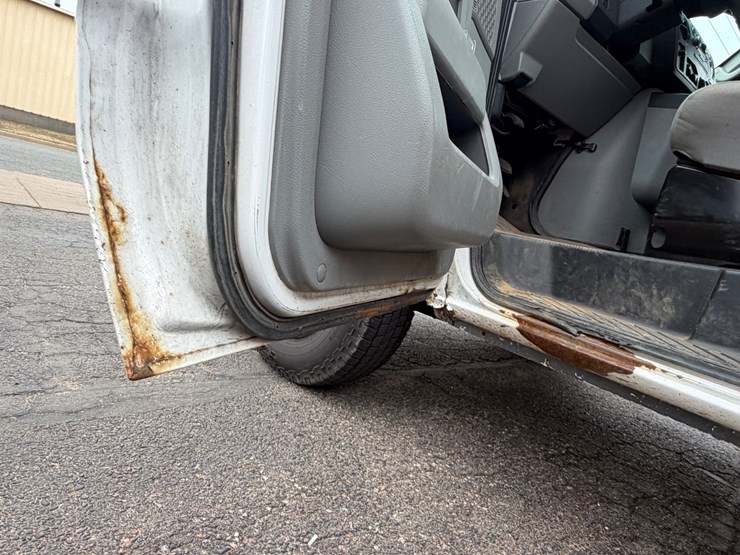 #1020-•-2014-ford-econoline-service-van-(eau-claire,-wi)-(has-wi-title)-image-11