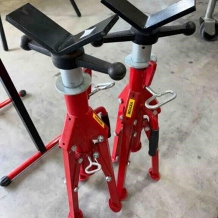 2 - VEVOR PIPE STANDS