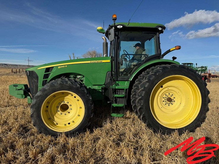 2010-john-deere-8245r-image-2