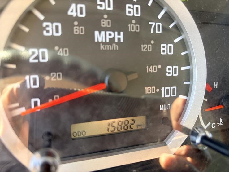 2023-isuzu-nrr-image-21