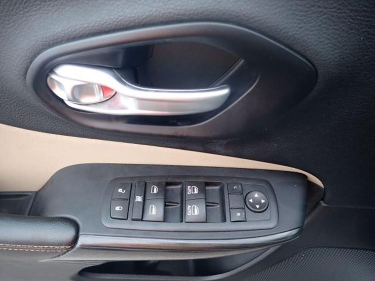 2016-jeep-cherokee-image-13