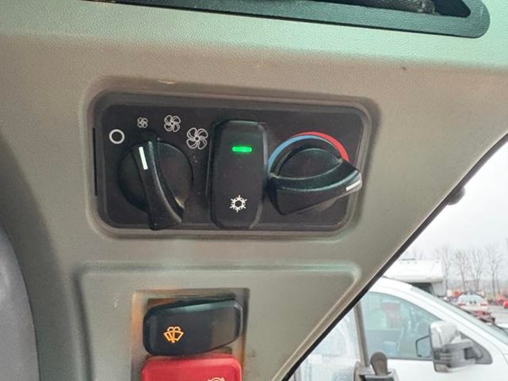 2021-caterpillar-259d3-image-18