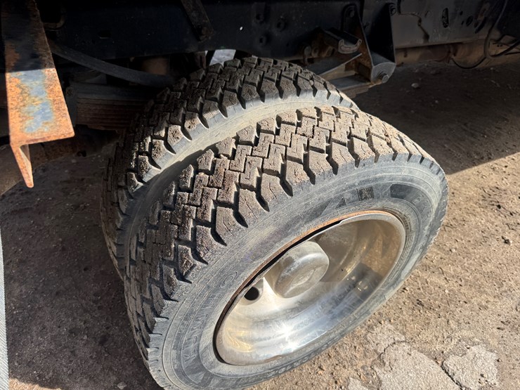 2012-ford-f550-xlt-image-17