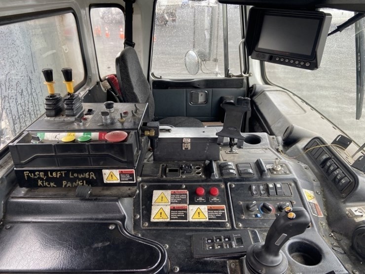 2010-autocar-xpeditor-image-13