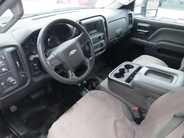 2015-chevrolet-silverado-3500-image-10