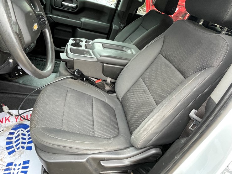 2020-chevrolet-2500hd-image-29