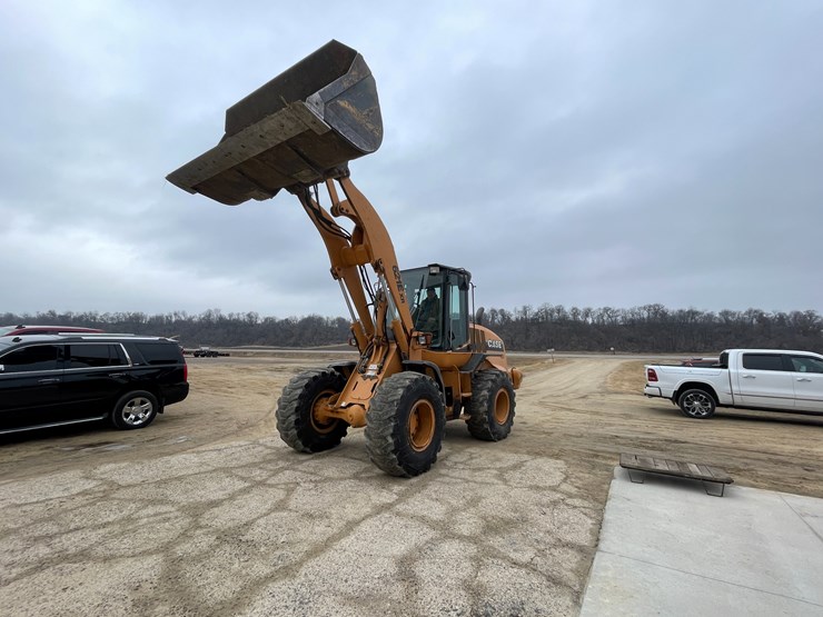 2008-case-621e-xr-image-2