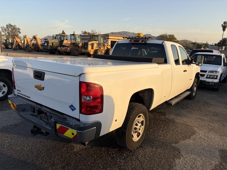 2013-chevrolet-2500-image-3