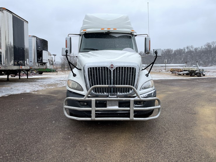 2016-international-prostar-image-2