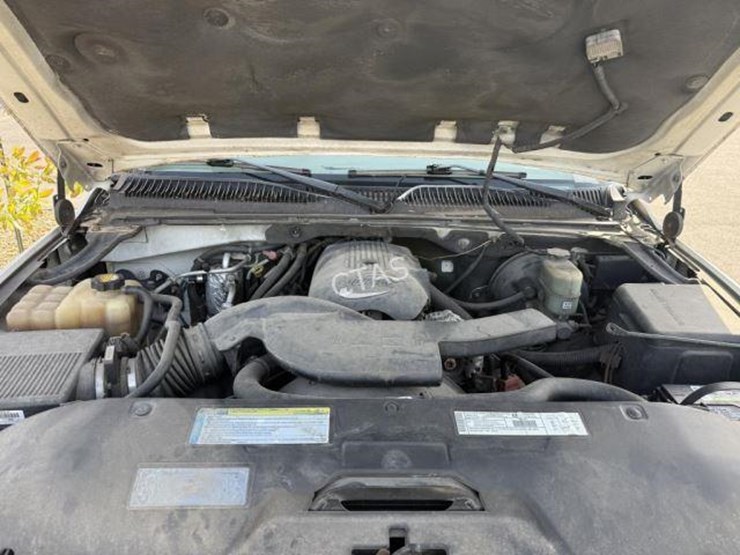 2001-chevrolet-suburban-image-21