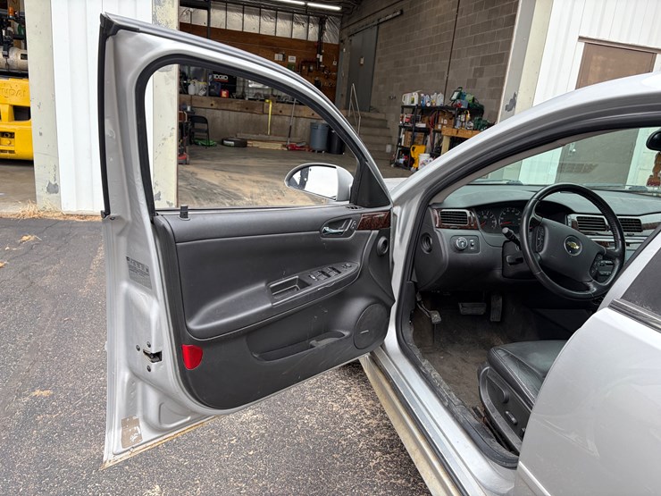 #1021-•-2014-chevy-impala-ltz-limited-(eau-claire,-wi)-(has-wi-title)-image-16