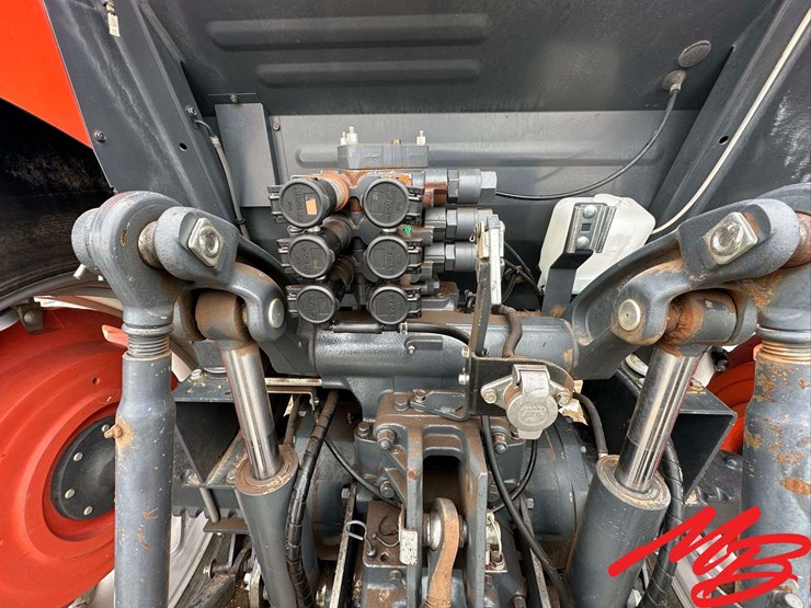 2015-kubota-m135gx-image-22