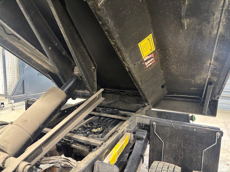 2022-ford-f550-sd-image-64