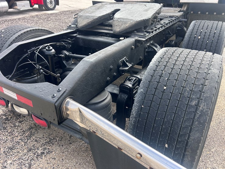 2000-peterbilt-379-image-29