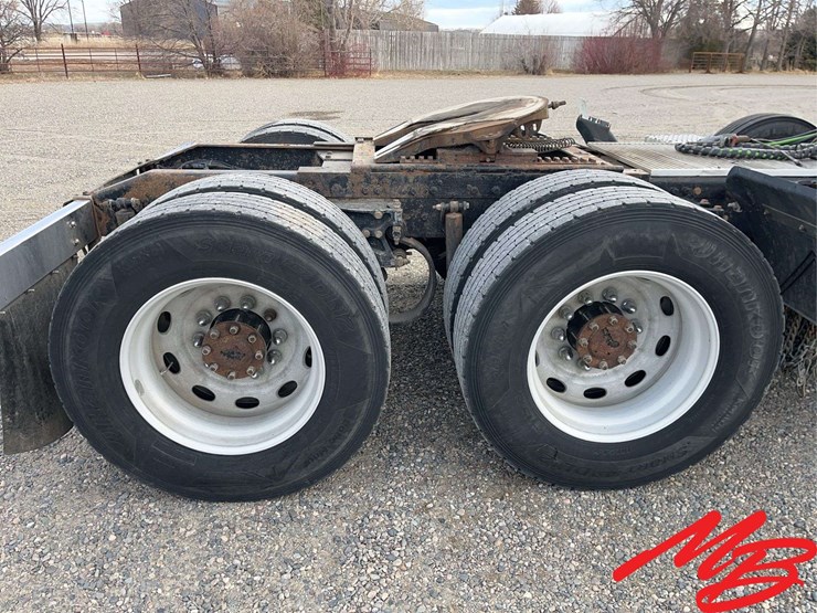 2004-peterbilt-379-image-24