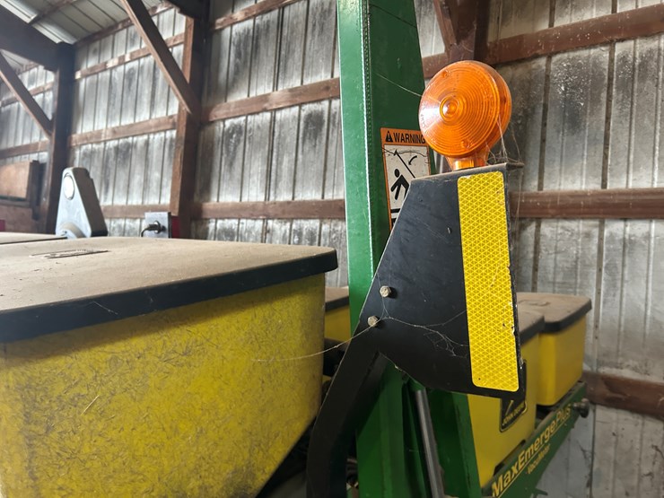 john-deere-1750-image-11
