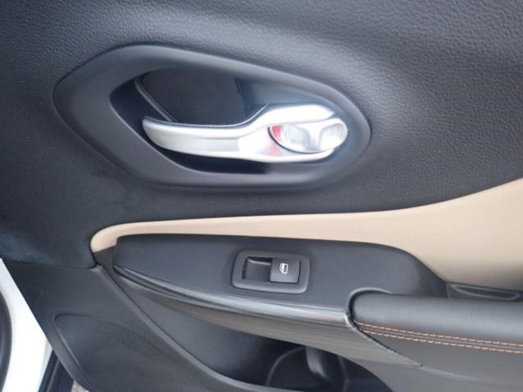 2016-jeep-cherokee-image-51