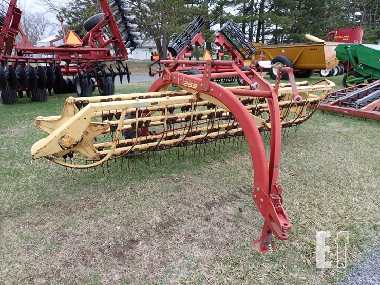 new-holland-258-image-1