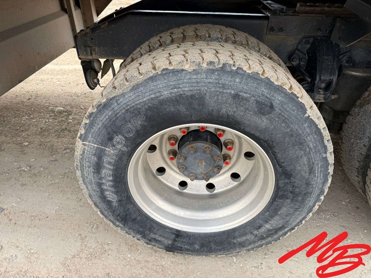 2013-peterbilt-388-image-15