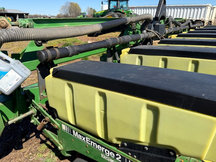 john-deere-7300-image-64