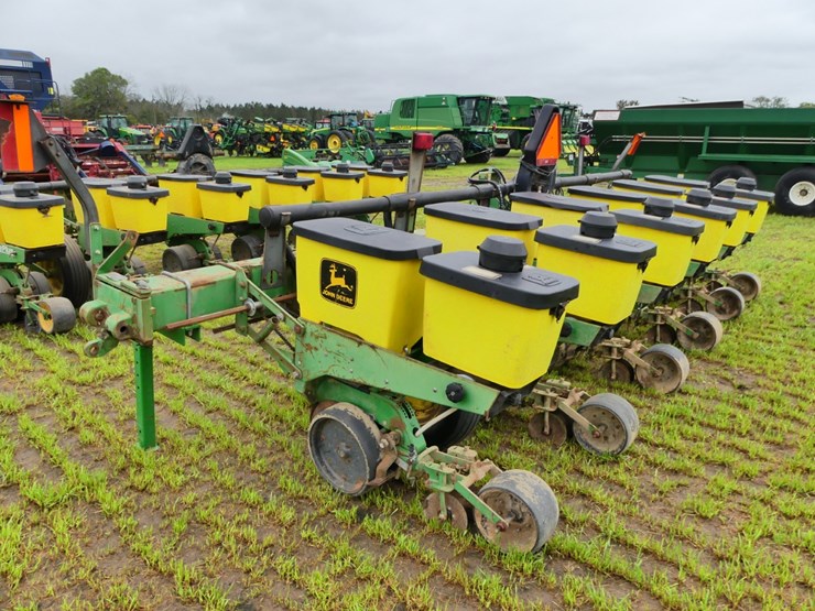 john-deere-1700-image-2