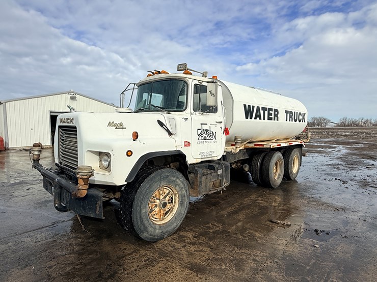 1988-mack-dm690s-image-1