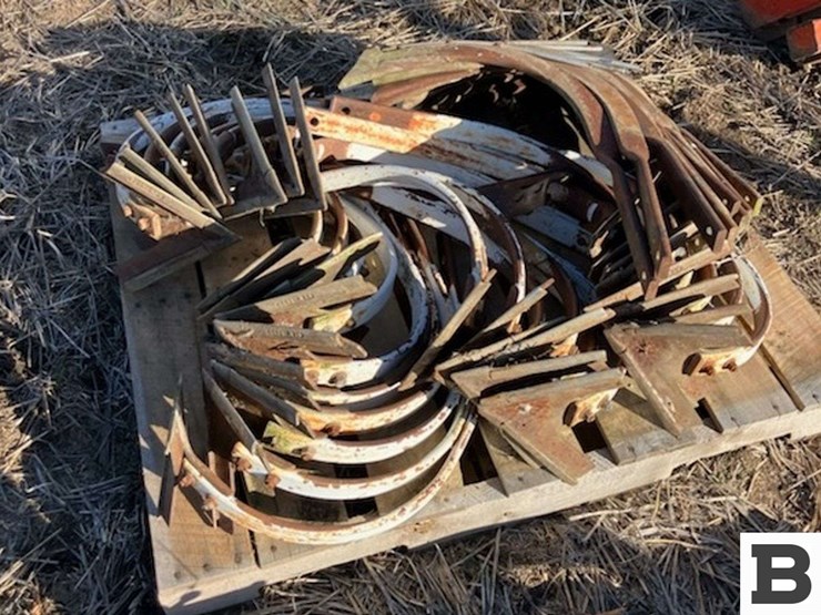 calkins-cultiweeder-fertilizer-shanks-&-10”-sweeps-on-shanks---reardan,-wa-image-1