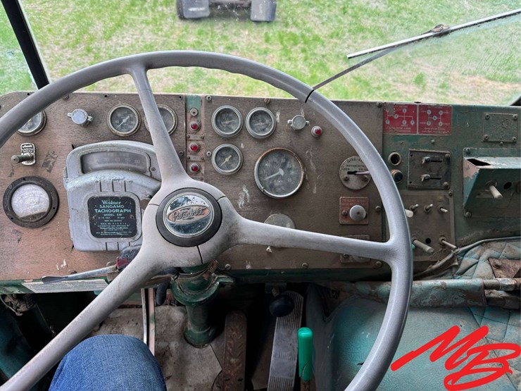 peterbilt-362-image-28