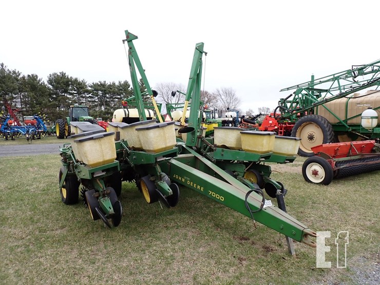 john-deere-7000-image-1
