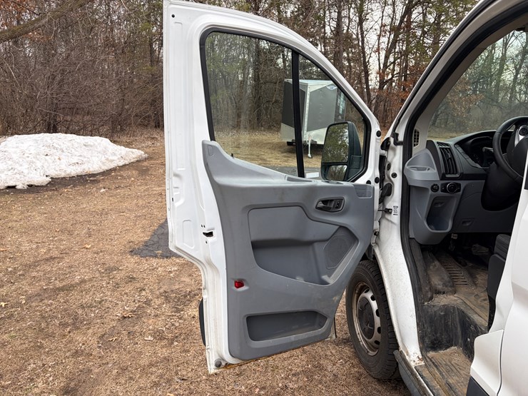 2015-ford-transit-image-21