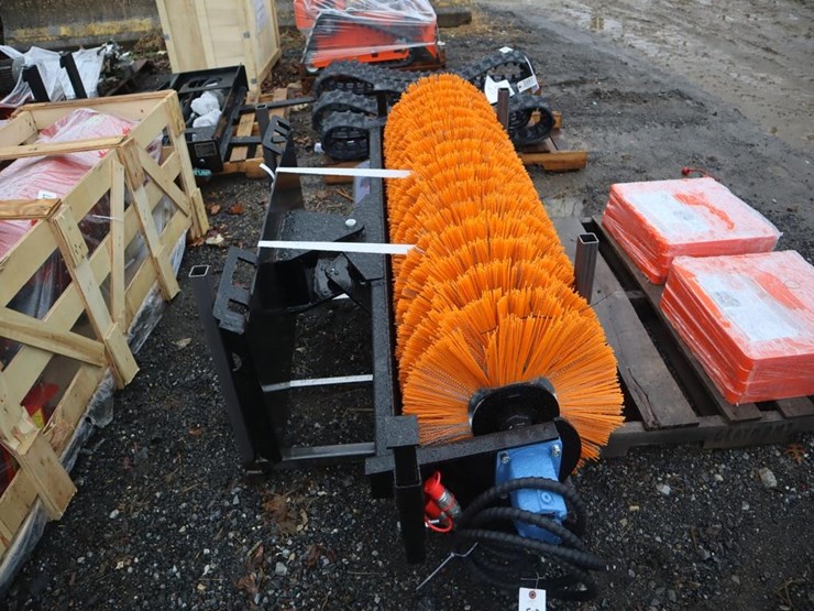 future-skid-steer-sweeper-image-3