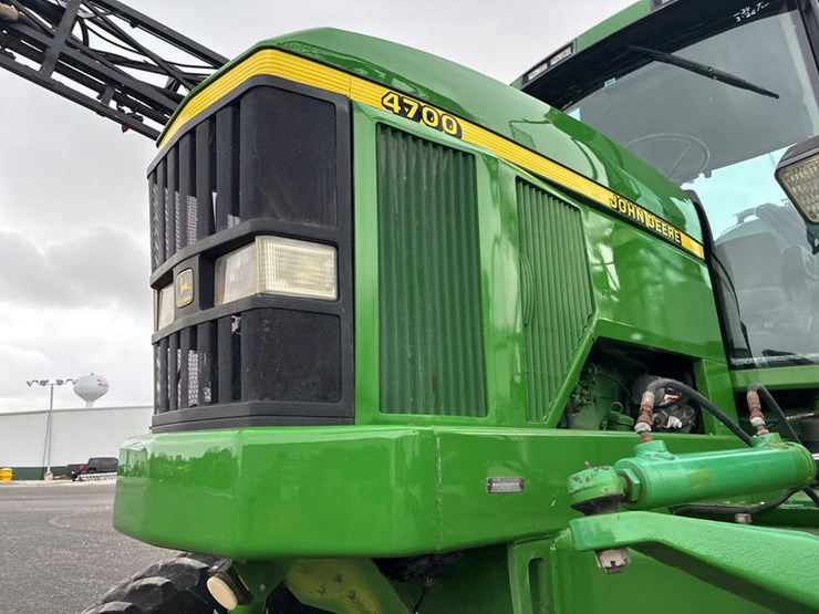 1998-john-deere-4700-image-11