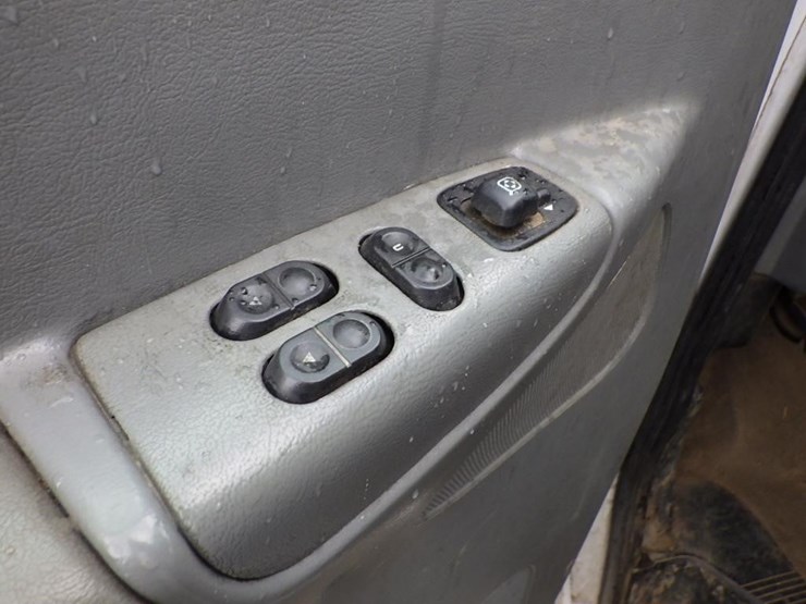 2004-ford-e350-image-31