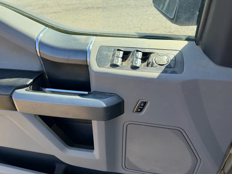 2017-ford-f150-image-54