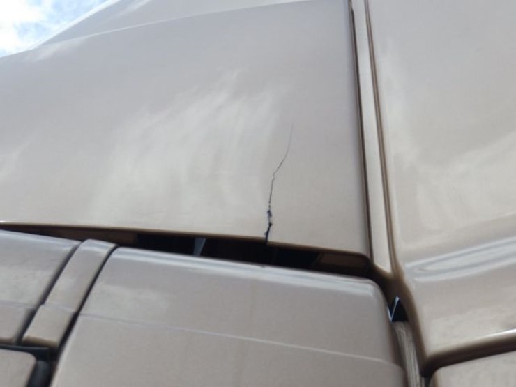 2022-volvo-vnl300-image-19