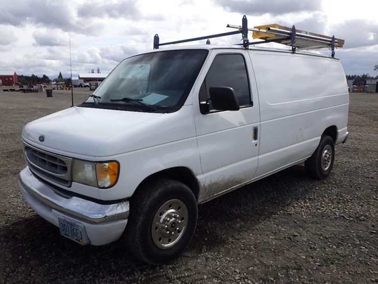 2002-ford-cargo-image-1