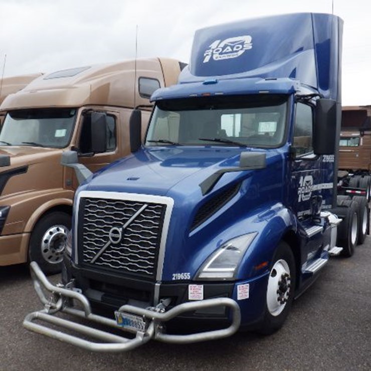 2019 VOLVO VNL300