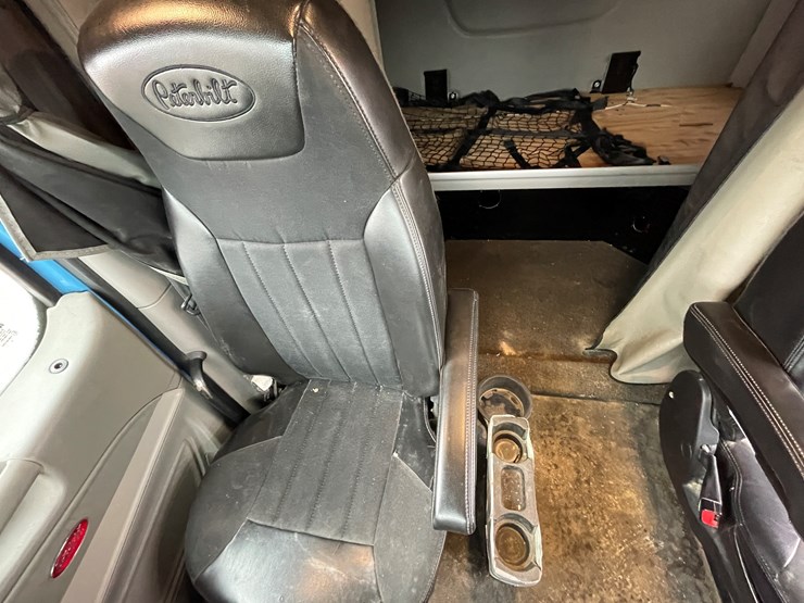 2019-peterbilt-579-image-61