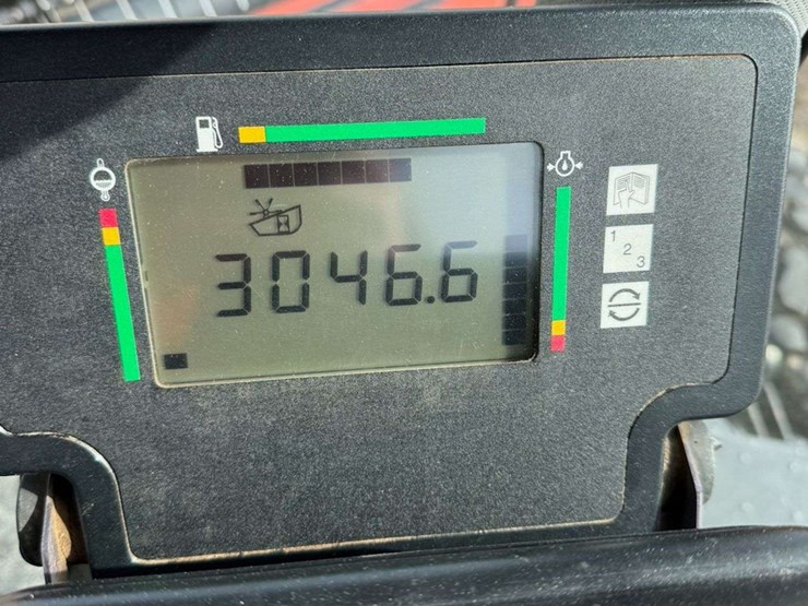 hesston-8450-image-47