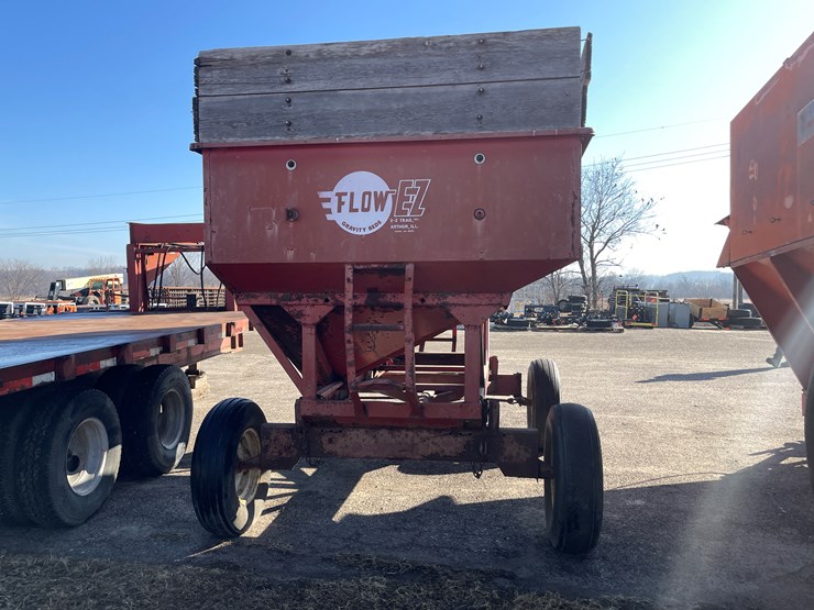 #1092-•-e-z-flow-gravity-box-on-running-gear-image-5