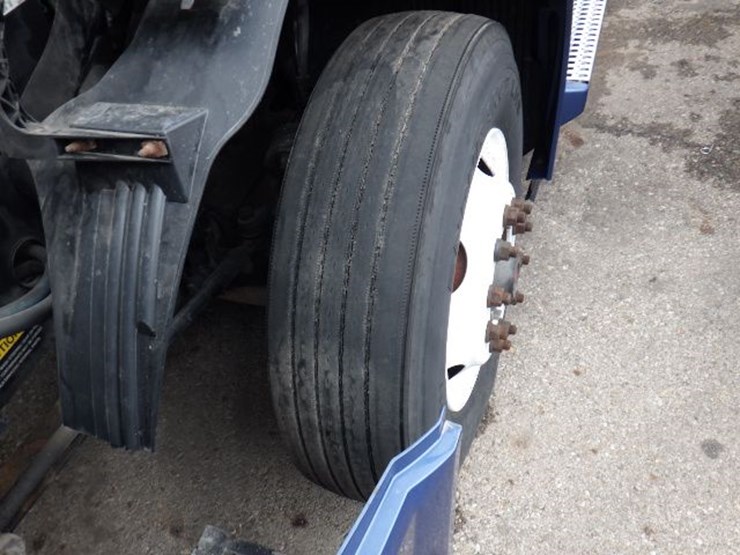 2017-volvo-vnl300-image-22