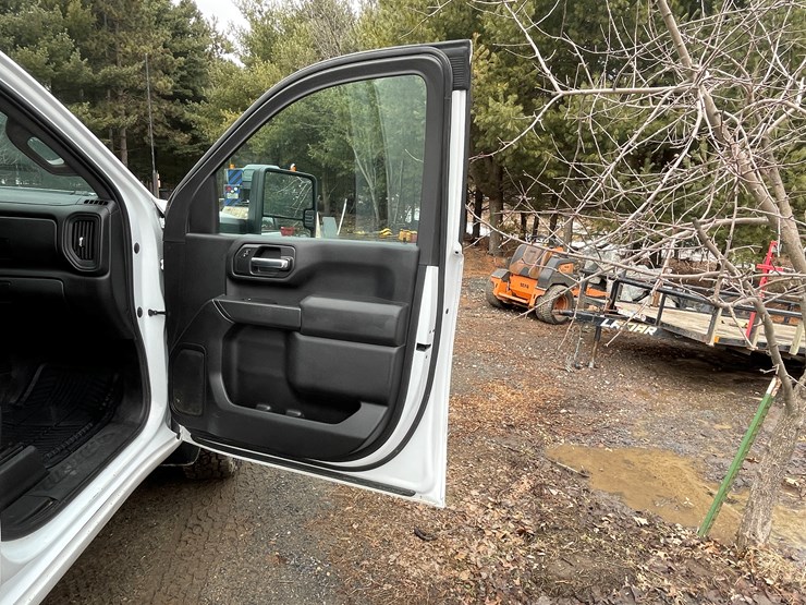 2020-chevrolet-2500hd-image-18