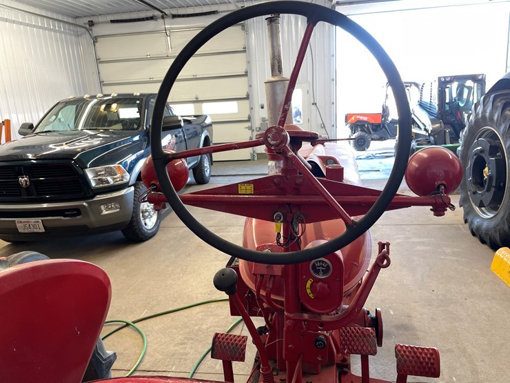 #1024-•-mccormick-farmall-h-tractor-(galesville,-wi)-image-16